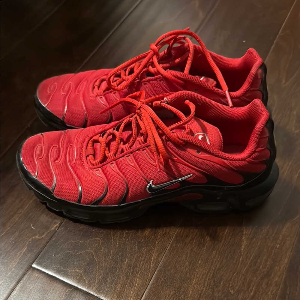 Nike Air Max Plus Red Sneakers
